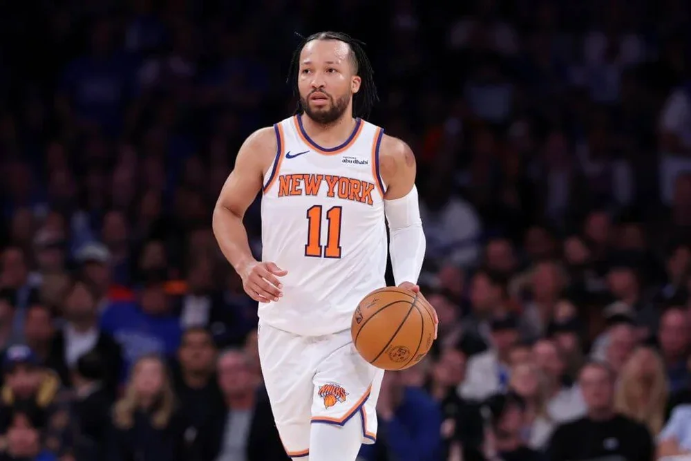 Jalen Brunson dribbles during the second quarter of a game.